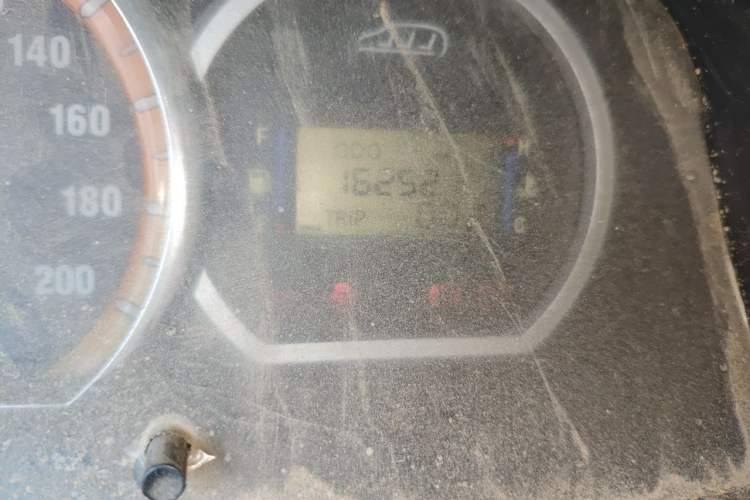 Used FORTHING Lingzhi 2010 2.0L CMV 4G63 Odometer Close Up