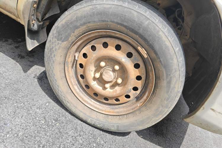 Used FORTHING Lingzhi 2010 2.0L CMV 4G63 Right Front Wheel Hub