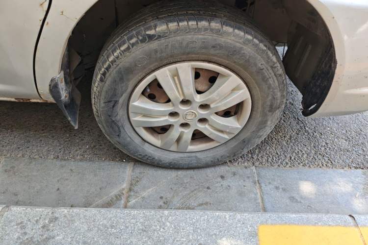 Used FORTHING Lingzhi 2010 2.0L CMV 4G63 Right Front Wheel Hub