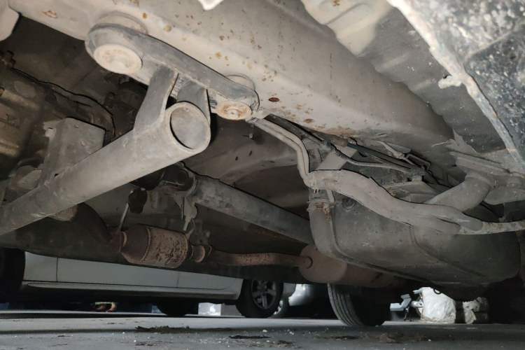 Used FORTHING Lingzhi 2011 2.0L C11E Short-Wheelbase Comfort Edition Chassis Front Left