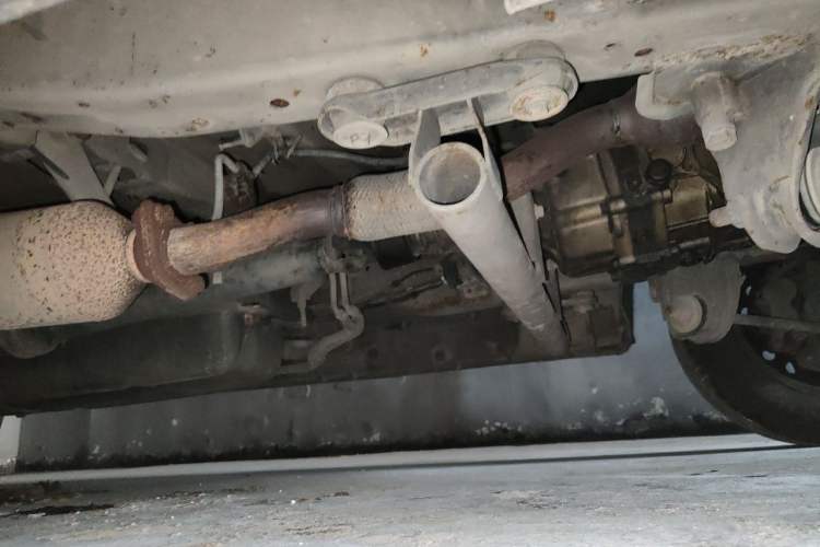 Used FORTHING Lingzhi 2011 2.0L C11E Short-Wheelbase Comfort Edition Chassis Front Right