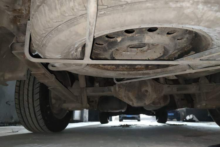 Used FORTHING Lingzhi 2011 2.0L C11E Short-Wheelbase Comfort Edition Chassis Rear