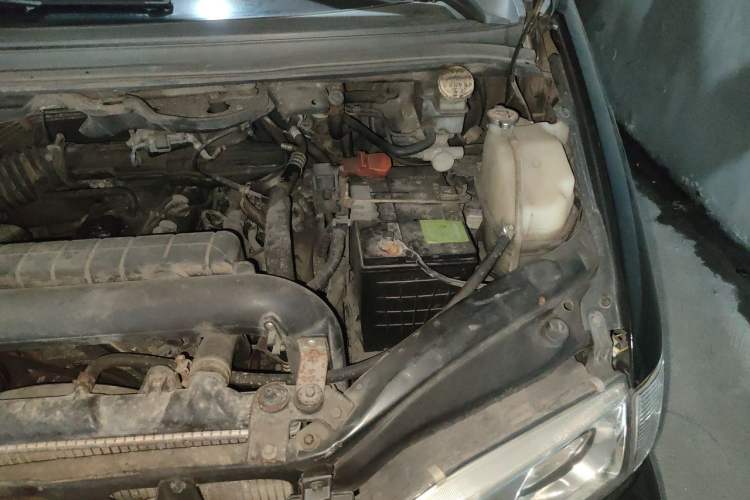 Used FORTHING Lingzhi 2011 2.0L C11E Short-Wheelbase Comfort Edition Engine Bay Left