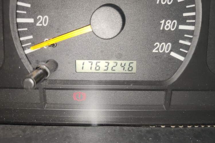 Used FORTHING Lingzhi 2011 2.0L C11E Short-Wheelbase Comfort Edition Odometer Close Up