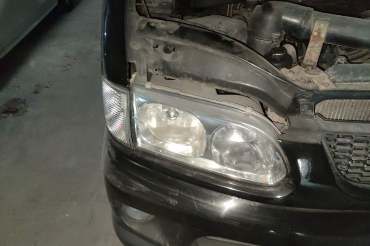 Used FORTHING Lingzhi 2011 2.0L C11E Short-Wheelbase Comfort Edition Right Front Headlight