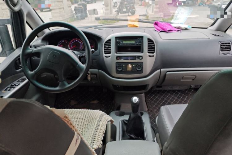 Used FORTHING Lingzhi 2011 QA 2.4L Short-Wheelbase Comfort Edition Center Console