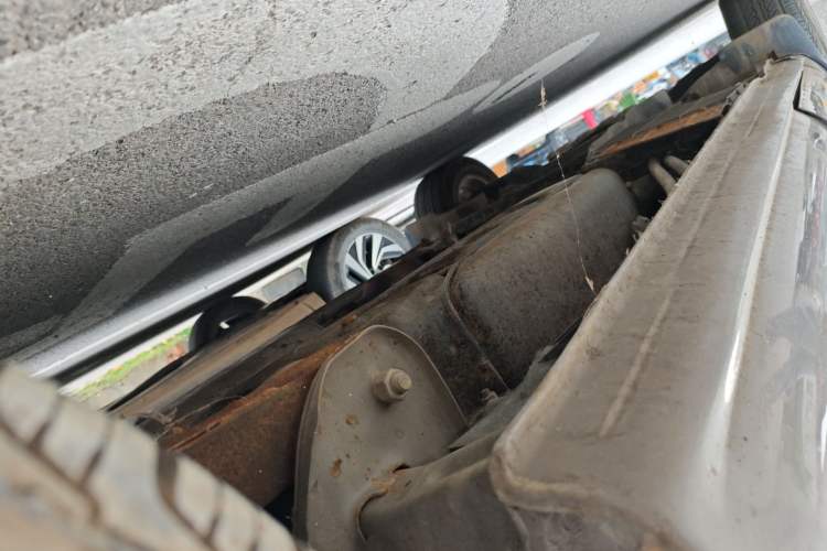 Used FORTHING Lingzhi 2011 QA 2.4L Short-Wheelbase Comfort Edition Chassis Rear Left