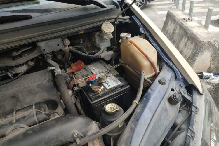 Used FORTHING Lingzhi 2011 Q3 2.0L Short-Wheelbase Standard Edition Engine Bay Left