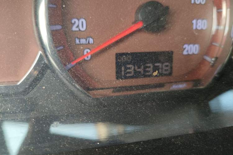 Used FORTHING Lingzhi 2011 Q3 2.0L Short-Wheelbase Standard Edition Odometer Close Up