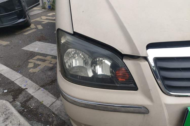 Used FORTHING Lingzhi 2011 Q3 2.0L Short-Wheelbase Standard Edition Right Front Headlight