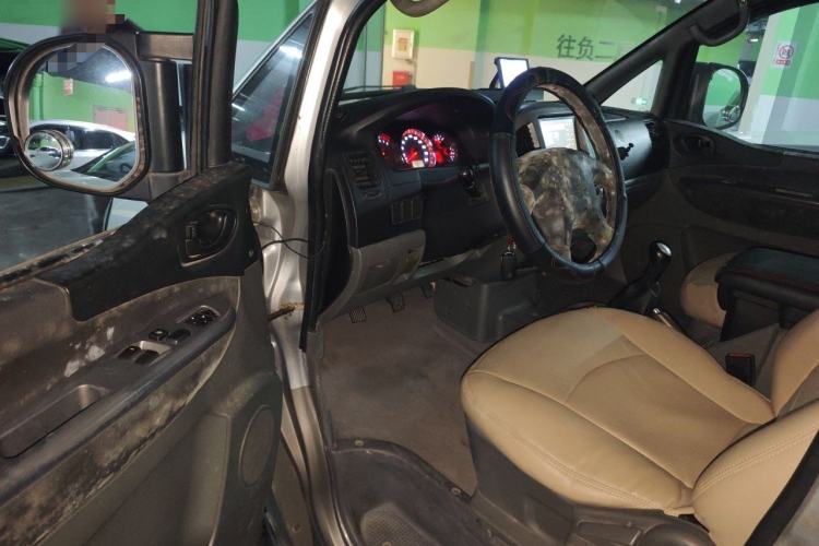 Used FORTHING Lingzhi 2011 Q3 2.0L 7-seat Long Wheelbase Commercial Version Driver Seat