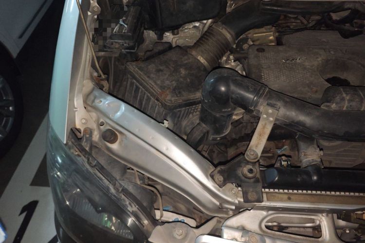 Used FORTHING Lingzhi 2011 Q3 2.0L 7-seat Long Wheelbase Commercial Version Engine Bay Right