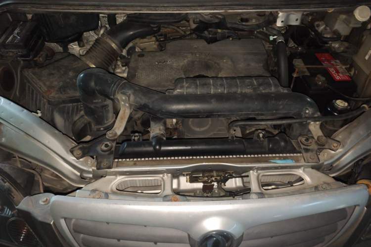 Used FORTHING Lingzhi 2011 Q3 2.0L 7-seat Long Wheelbase Commercial Version Engine Bay