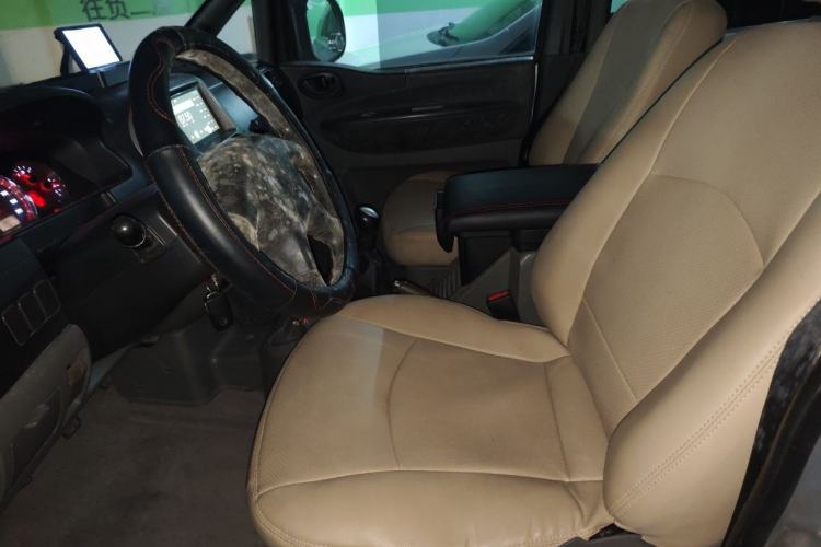 Used FORTHING Lingzhi 2011 Q3 2.0L 7-seat Long Wheelbase Commercial Version Left Front Seat