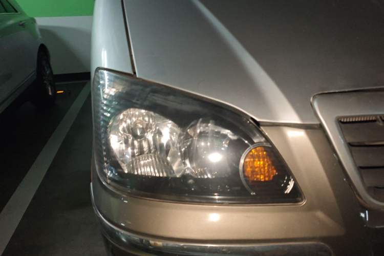 Used FORTHING Lingzhi 2011 Q3 2.0L 7-seat Long Wheelbase Commercial Version Right Front Headlight