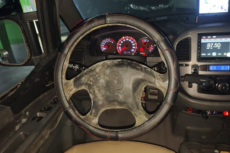 Used FORTHING Lingzhi 2011 Q3 2.0L 7-seat Long Wheelbase Commercial Version Steering Wheel