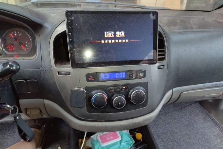 Used FORTHING Lingzhi 2011 Q3 2.0L 7-Seater Long-Wheelbase Entrepreneur Edition Audio And AC Panel