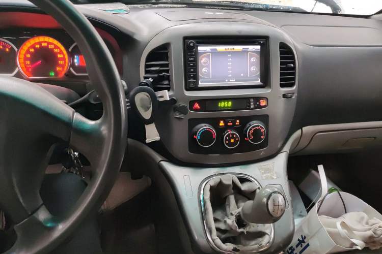 Used FORTHING Lingzhi 2011 1.9T 7-Seater Long-Wheelbase Entrepreneur Edition Audio And AC Panel
