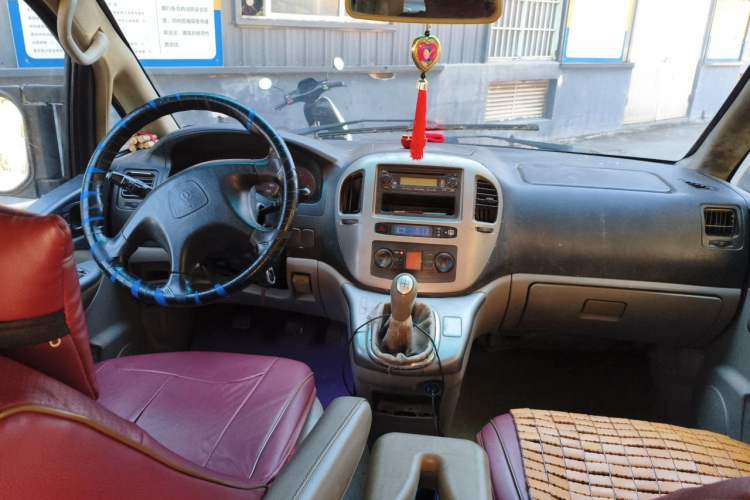 Used FORTHING Lingzhi 2011 Q3 2.0L 7-seat Long-wheelbase Standard Edition Center Console