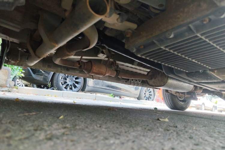 Used FORTHING Lingzhi 2011 Q3 2.0L Short-Wheelbase Standard Edition Chassis Front Left