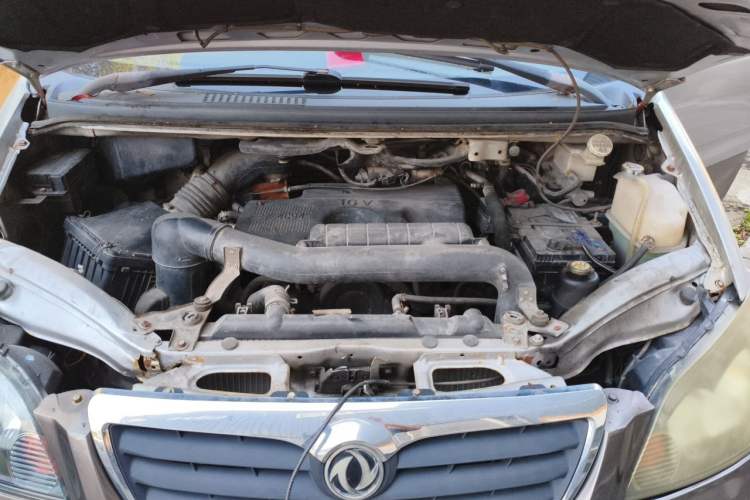 Used FORTHING Lingzhi 2011 Q3 2.0L 7-seat Long-wheelbase Standard Edition Engine Bay