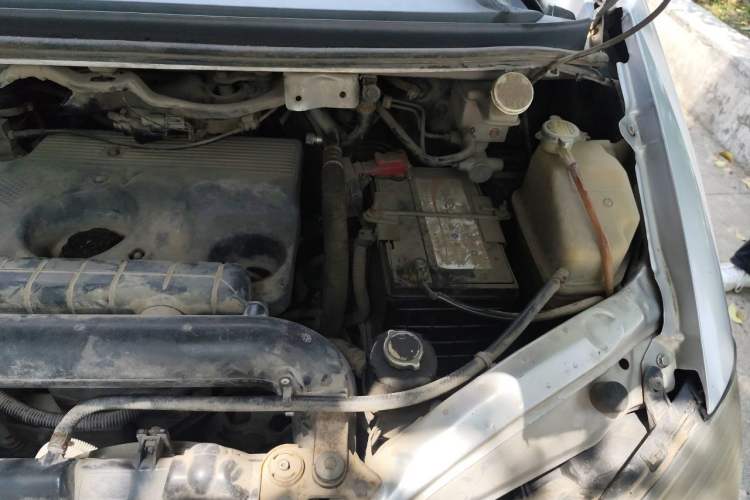 Used FORTHING Lingzhi 2011 Q3 2.0L Short-Wheelbase Standard Edition Engine Bay Left