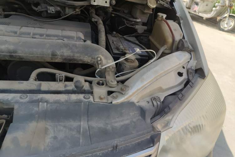 Used FORTHING Lingzhi 2011 Q3 2.0L Short-Wheelbase Standard Edition Engine Bay Left