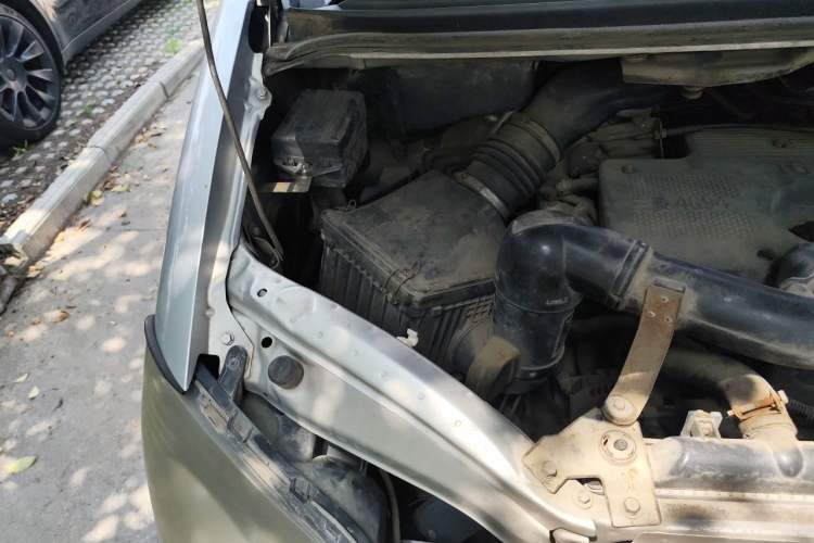 Used FORTHING Lingzhi 2011 Q3 2.0L Short-Wheelbase Standard Edition Engine Bay Right