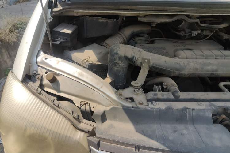 Used FORTHING Lingzhi 2011 Q3 2.0L Short-Wheelbase Standard Edition Engine Bay Right