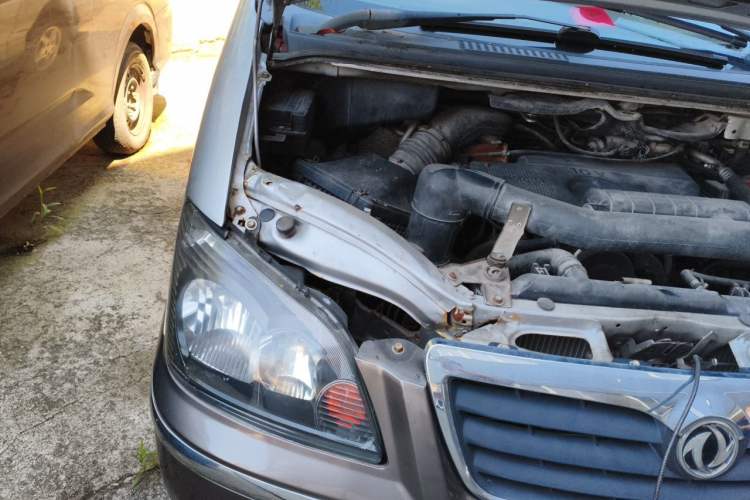 Used FORTHING Lingzhi 2011 Q3 2.0L 7-seat Long-wheelbase Standard Edition Engine Bay Right