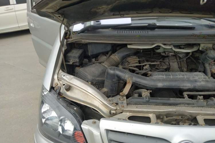 Used FORTHING Lingzhi 2011 Q3 2.0L 7-Seater Long-Wheelbase Entrepreneur Edition Engine Bay Right