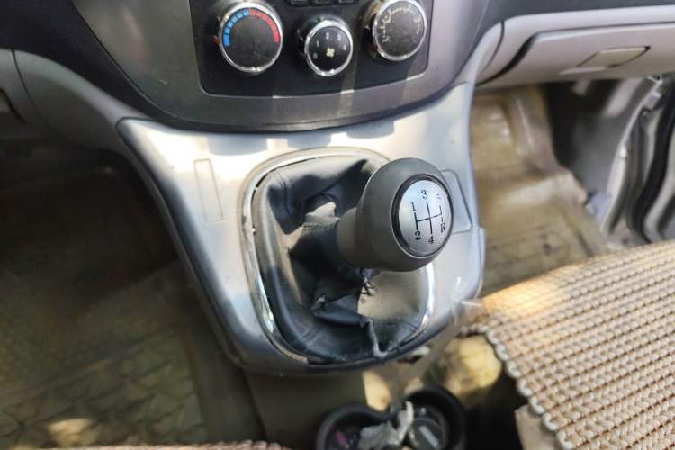 Used FORTHING Lingzhi 2011 Q3 2.0L Short-Wheelbase Standard Edition Gear Lever