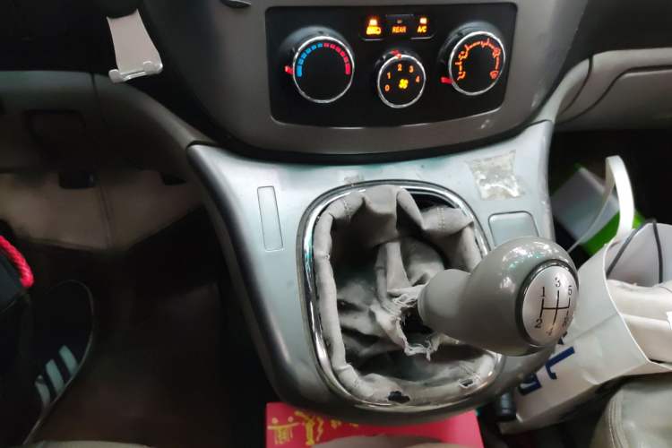 Used FORTHING Lingzhi 2011 1.9T 7-Seater Long-Wheelbase Entrepreneur Edition Gear Lever