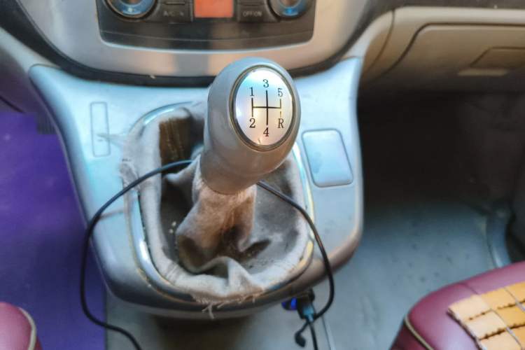 Used FORTHING Lingzhi 2011 Q3 2.0L 7-seat Long-wheelbase Standard Edition Gear Lever