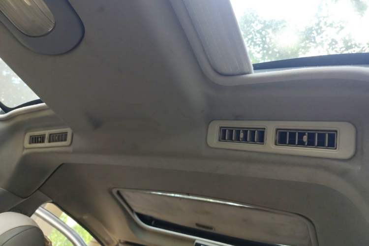 Used FORTHING Lingzhi 2011 Q3 2.0L Short-Wheelbase Standard Edition Headliner