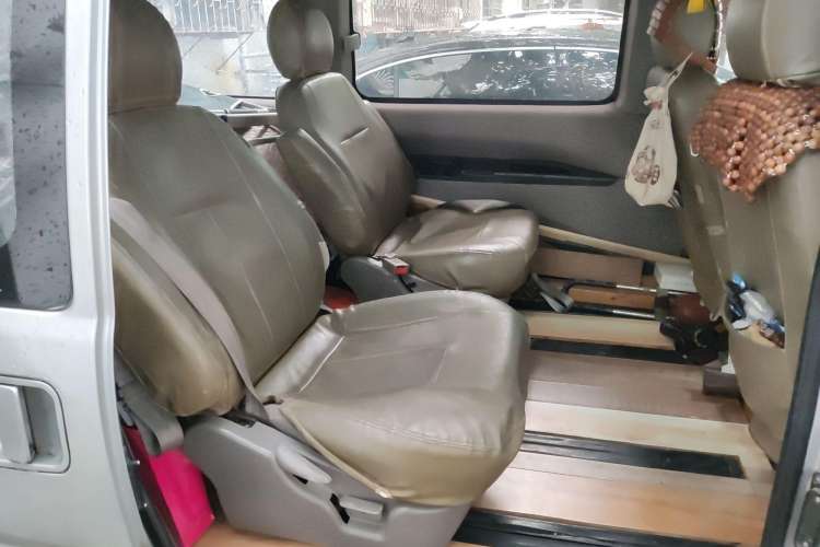 Used FORTHING Lingzhi 2011 1.9T 7-Seater Long-Wheelbase Entrepreneur Edition Left Rear Seat