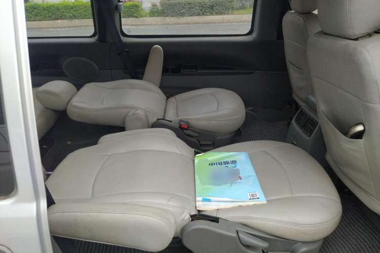 Used FORTHING Lingzhi 2011 Q3 2.0L 7-Seater Long-Wheelbase Entrepreneur Edition Left Rear Seat