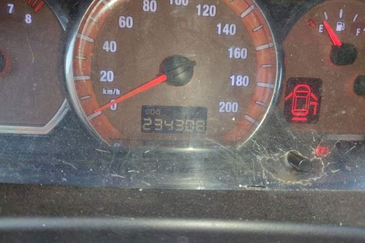 Used FORTHING Lingzhi 2011 Q3 2.0L 7-Seater Long-Wheelbase Entrepreneur Edition Odometer Close Up