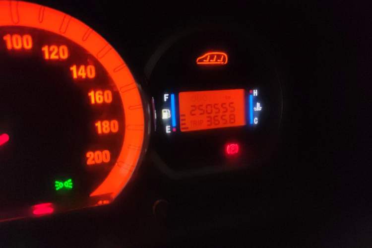 Used FORTHING Lingzhi 2011 1.9T 7-Seater Long-Wheelbase Entrepreneur Edition Odometer Close Up