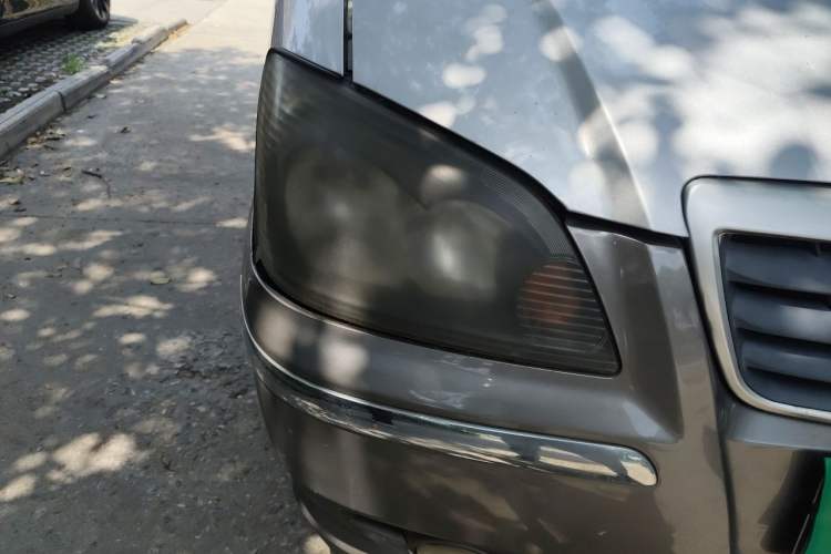 Used FORTHING Lingzhi 2011 Q3 2.0L Short-Wheelbase Standard Edition Right Front Headlight
