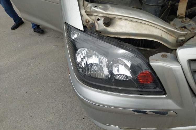 Used FORTHING Lingzhi 2011 Q3 2.0L 7-Seater Long-Wheelbase Entrepreneur Edition Right Front Headlight