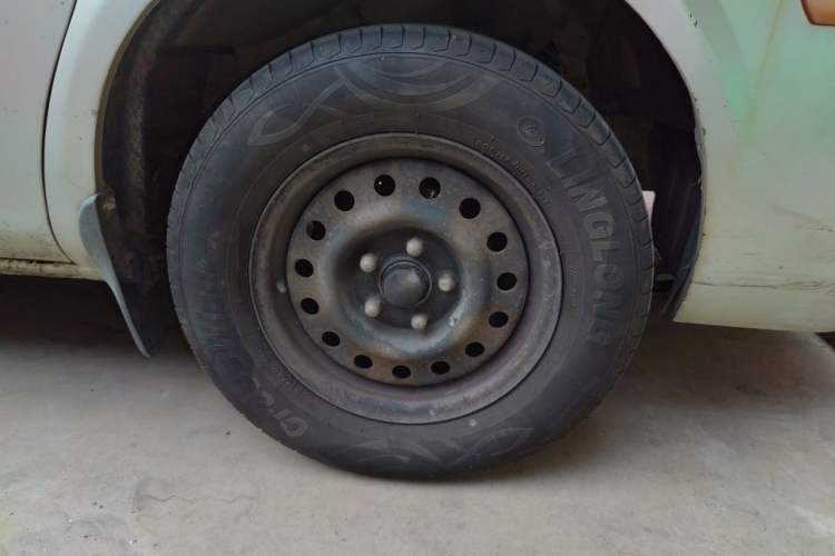 Used FORTHING Lingzhi 2011 Q3 2.0L 7-Seater Long-Wheelbase Entrepreneur Edition Right Front Wheel Hub