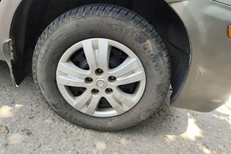 Used FORTHING Lingzhi 2011 Q3 2.0L Short-Wheelbase Standard Edition Right Front Wheel Hub