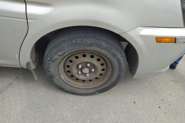 Used FORTHING Lingzhi 2011 Q3 2.0L 7-Seater Long-Wheelbase Entrepreneur Edition Right Front Wheel Hub