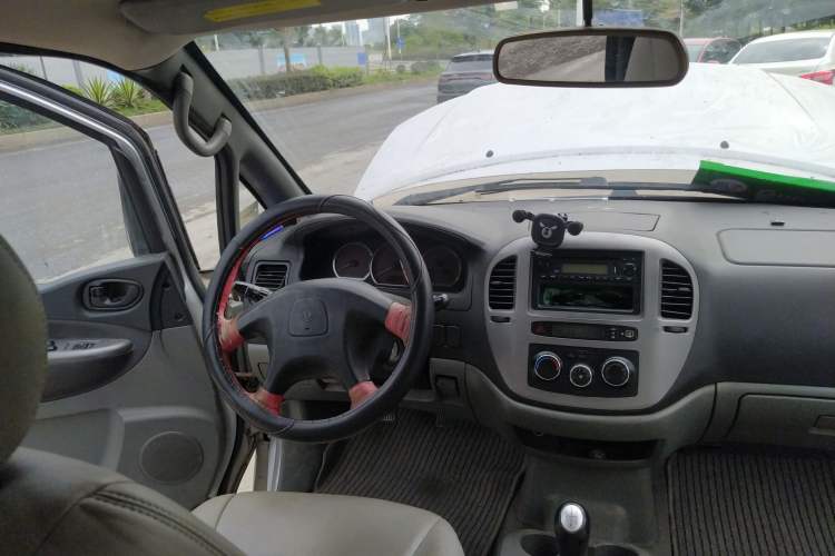 Used FORTHING Lingzhi 2011 Q3 2.0L 7-Seater Long-Wheelbase Entrepreneur Edition Steering Wheel
