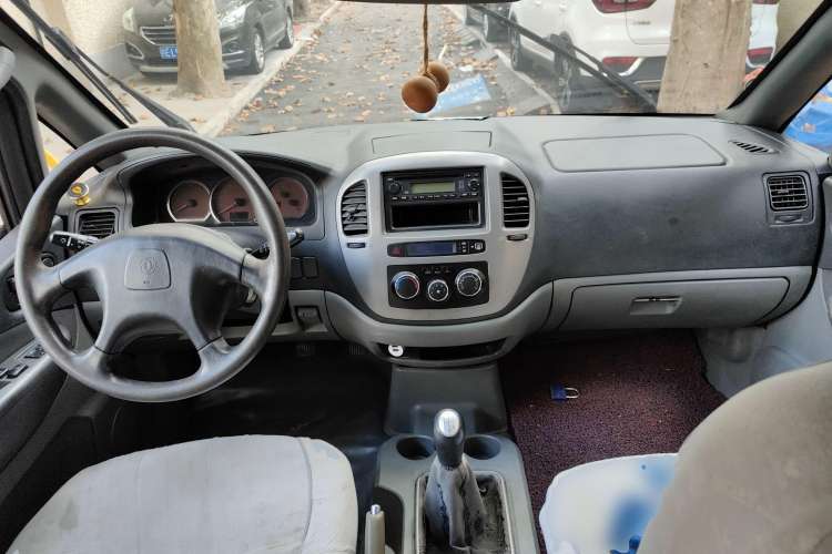 Used FORTHING Lingzhi 2011 Q3 2.0L 7-Seater Long-Wheelbase Entrepreneur Edition Center Console