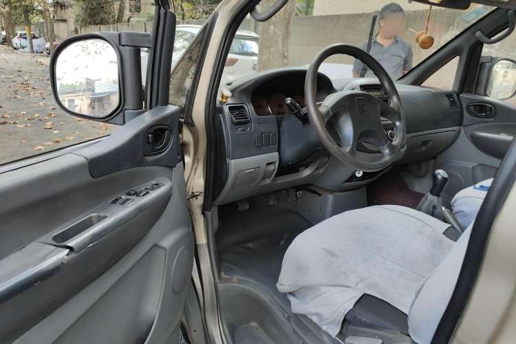 Used FORTHING Lingzhi 2011 Q3 2.0L 7-Seater Long-Wheelbase Entrepreneur Edition Driver Seat