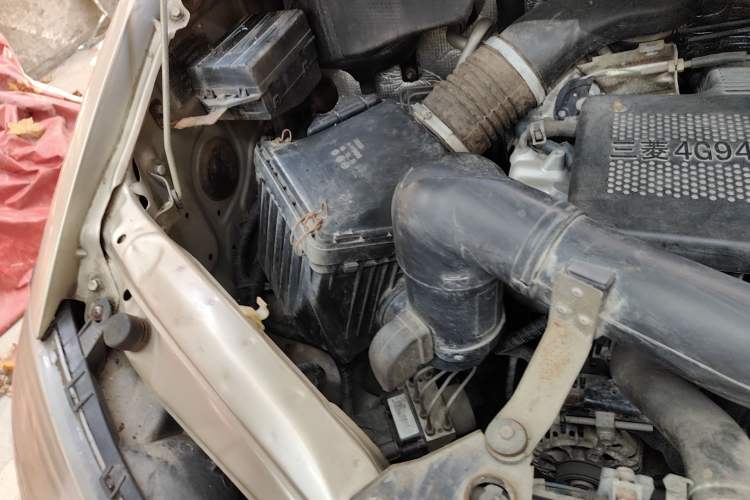 Used FORTHING Lingzhi 2011 Q3 2.0L 7-Seater Long-Wheelbase Entrepreneur Edition Engine Bay Right