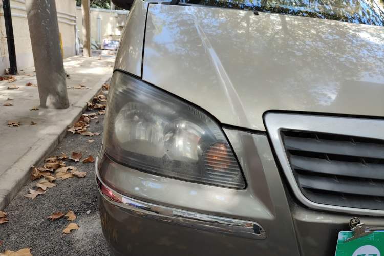Used FORTHING Lingzhi 2011 Q3 2.0L 7-Seater Long-Wheelbase Entrepreneur Edition Right Front Headlight