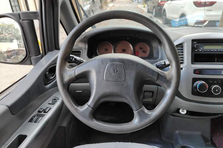 Used FORTHING Lingzhi 2011 Q3 2.0L 7-Seater Long-Wheelbase Entrepreneur Edition Steering Wheel